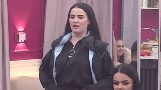 Haos ne prestaje! Hana ponosna na Nerija, on ponovo stao u njenu zaštitu i urnisao Sandru: Uličarko i klošarko… (VIDEO)