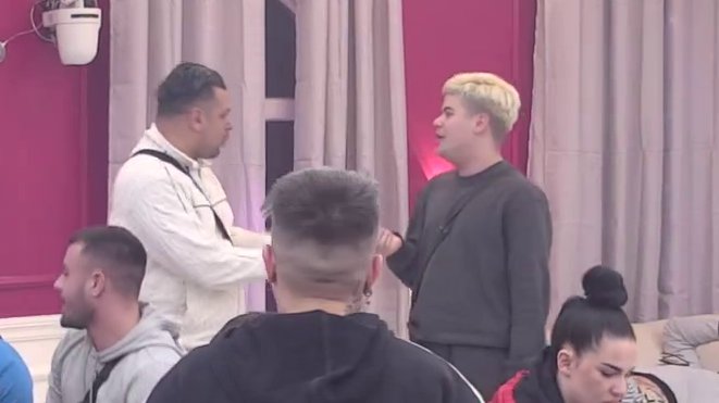 Mazio te je i masirao po preponama! Ivan tvrdi da su Bora i Uroš SVAŠTA RADILI ISPOD POKRIVAČA! (VIDEO)