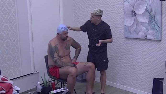 Druga runda: Uroš se trudi svim silama da Janjušu izvuče belu boju kose, on završio u ranama zbog blanša! (VIDEO)