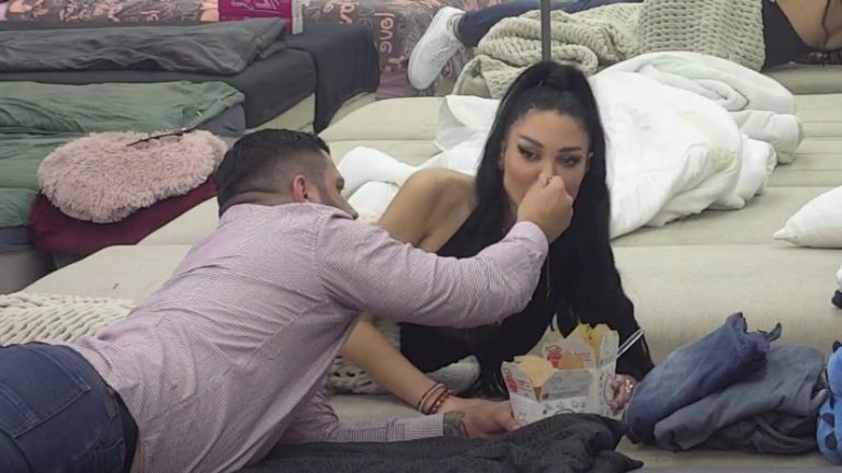 Asminova armija izvukla TEŠKU ARTILJERIJU! Optužili Stanijinu majku da je bila LJUBAVNICA, a onda u nebesa vinuli Marka Markovića! (FOTO)