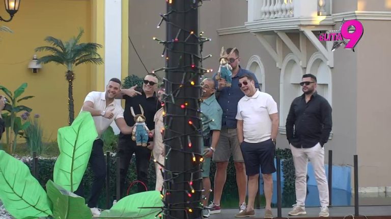 Rekorderka: Sari u kadar jedva stali svi bivši momci! (VIDEO)