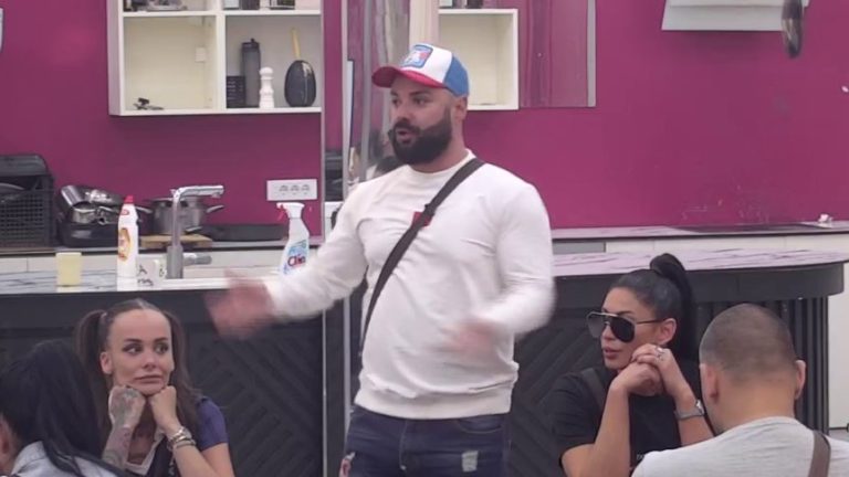 Precrtao ga jednom za svagda! Stanić ne pada na Asminove provokacije, ni tokom vaskršnjeg editorijala ne spušta loptu sa njim(FOTO)