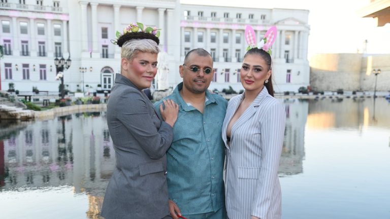 ŠČEPAO GA POPUT PITONA: Uroš jedva dočekao da se osloni na Borina ramena, pa Anastasiji pogledom stavio do znanja da će se boriti za njega! (FOTO)