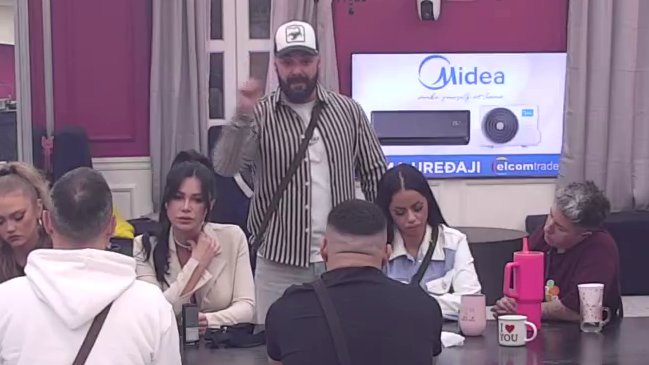 Anita javno stala uz Staniju, Luka demolirao i nju i Aneli: Dokazao bi ti se da je otišao u Sarajevo, a ne u poslastičarnicu i kod Miće da lupa na vrata (VIDEO)