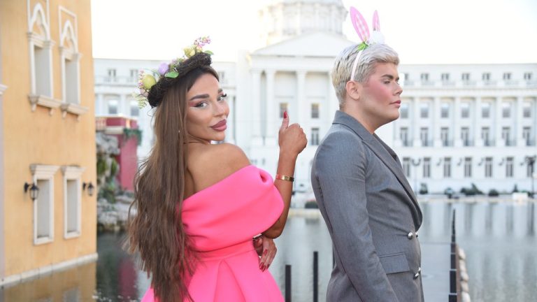 Sprema se da joj skine i ovaj osmeh s lica! Uroš i na fotografiji izgleda kao Sofijina noćna mora, pogledom traži njenog vrenika (70)